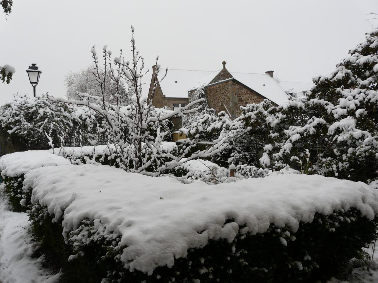 Le Clos Des Anges Dingé Exteriér fotografie